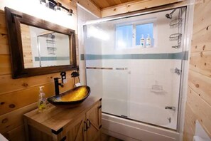 Hårføner, håndklær, såpe og sjampo
