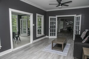 Interior - New Renovated Lake Front Home 6,000 SqFt Sleeps 22 (Bracey)