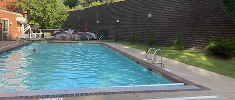 Piscine extérieure, piscine chauffée
