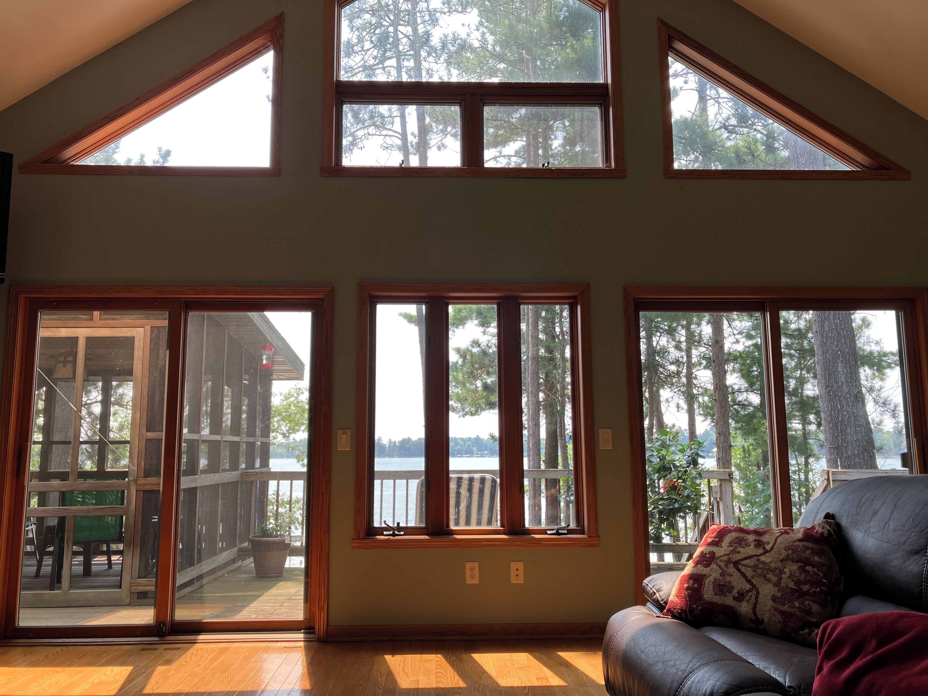 Smart TV, fireplace, DVD player