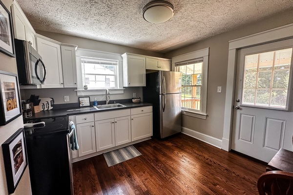 Frigorífic, microones, forn i placa de cuina