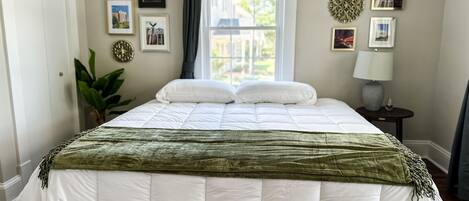 3 habitaciones, tabla de planchar con plancha, wifi y ropa de cama