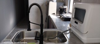 Tiny House Kingdom Deluxe King Bed 3 minutes from the beach and the airport