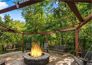 Terrace/patio - It's Got it all Y'all (Pigeon Forge)