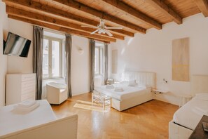 1 bedroom, WiFi, bed sheets - Simply bright quad room (BERGAMO)