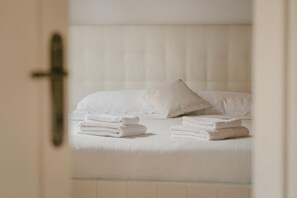 2 bedrooms, WiFi, bed sheets - Family interconnected suite (BERGAMO)