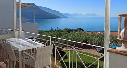 Petrasia Sea view flat located in the Ruve Bianche Residence with swimming pool and private beach