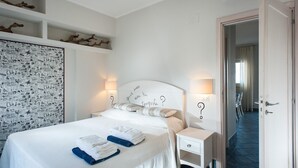 Room - Petrasia  Sea view flat located in the Ruve Bianche Residence with swimming pool and private beach (Vibonati)