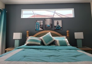 4 bedrooms, iron/ironing board, WiFi, bed sheets - Beautiful vacation home, gated community min. from airport and parks.  (Kissimmee)