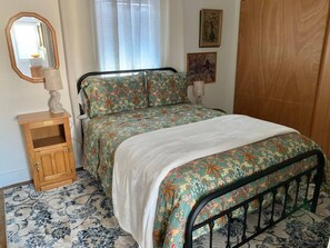 Room - Chic Urban Escape: Stay at 2202! Pet Friendly (Billings)