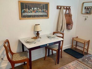 Dining - Chic Urban Escape: Stay at 2202! Pet Friendly (Billings)