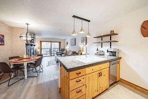 Interior - Basecamp Stays: Upscale Couple's Getaway, Hot Tubs (Driggs)