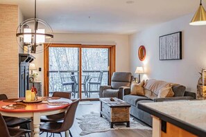 Fernseher, Kamin, Arbeitsbereiche