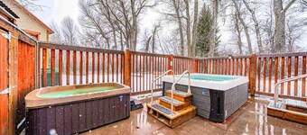 Upscale Couple's Getaway, Hot Tubs!