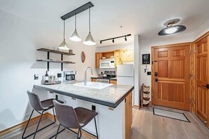 Fridge, microwave, oven, stovetop - Basecamp Stays: Upscale Couple's Getaway, Hot Tubs (Driggs)