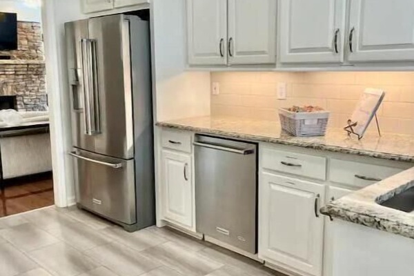 Geladeira, micro-ondas, fogão, cooktop