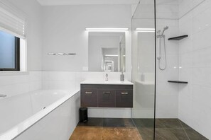 Shower, hair dryer, towels