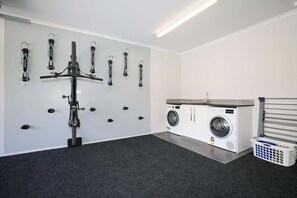 Interior - All Inn | Ride to the Redwoods with Spa Pool (Rotorua)