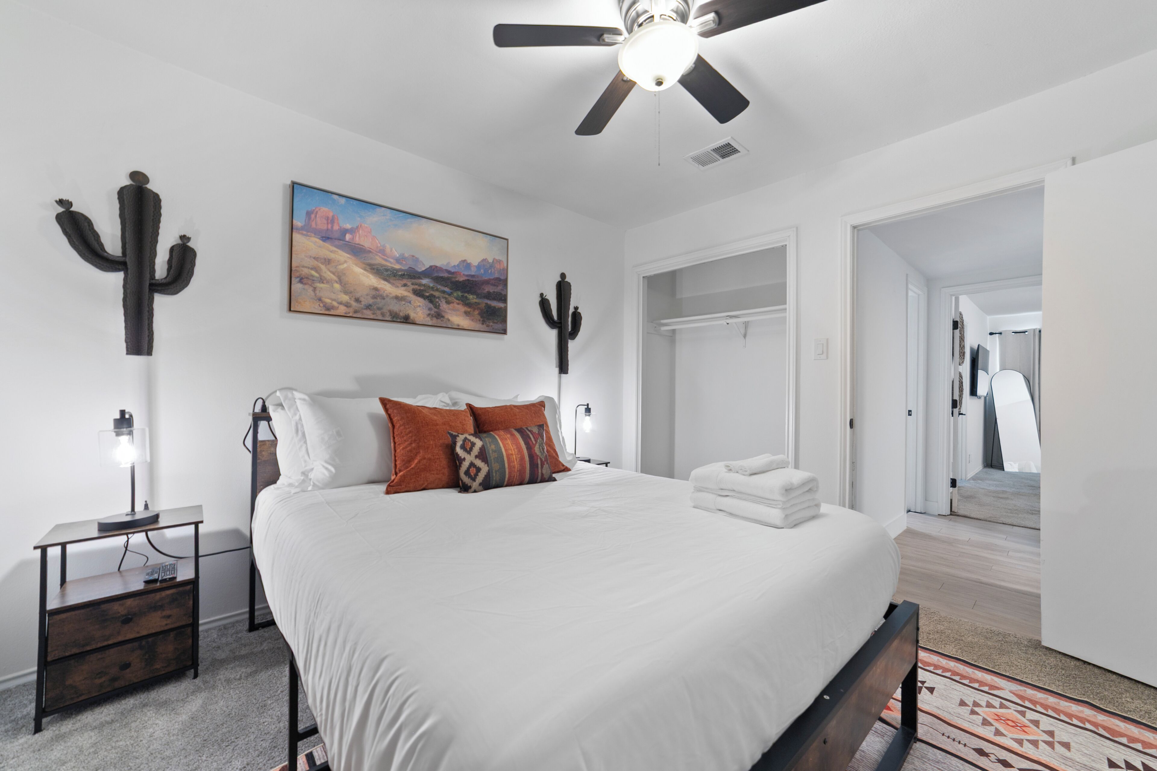 2 bedrooms, desk, iron/ironing board, WiFi