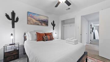 2 bedrooms, desk, iron/ironing board, WiFi