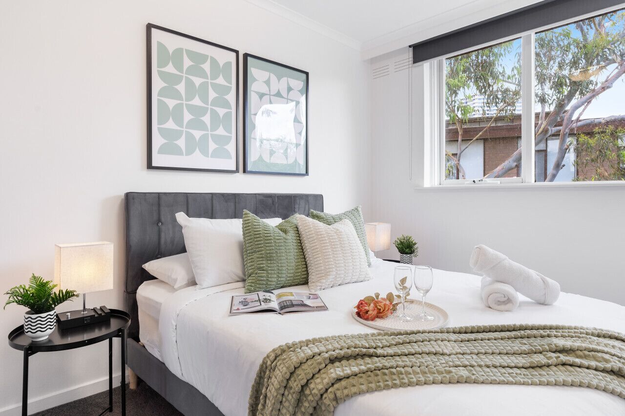 2 camere, una scrivania, ferro/asse da stiro, culla da viaggio