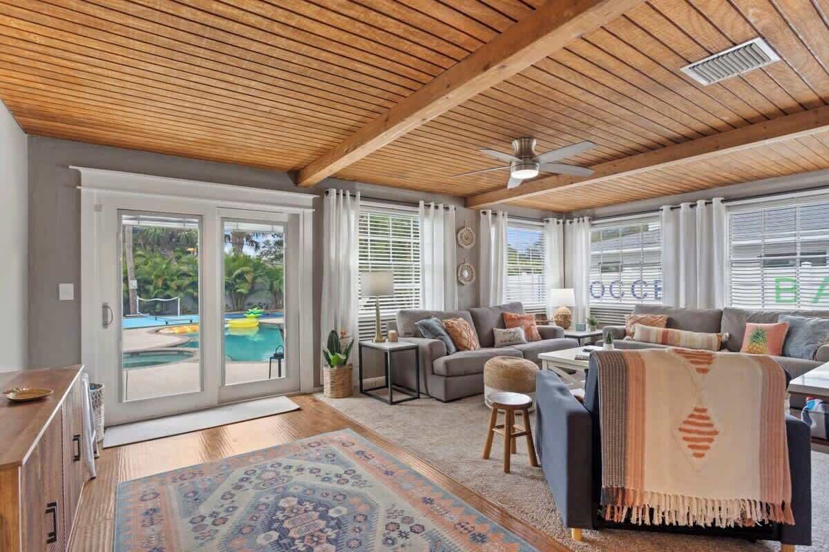 智能電視、壁爐、電子遊戲、乒乓球設施