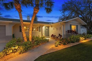 Exterior - 12 min to Beach, Pickleball, Mini-Golf, Hot Tub (Bradenton)