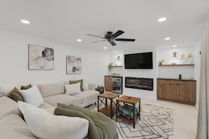 TV, fireplace - Prime Location Oasis with Pool: Perfect Getaway! (Chandler)