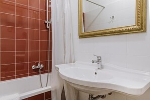 Bidet, Handtücher, Toilettenpapier