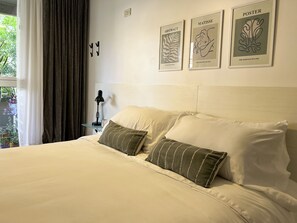 1 Schlafzimmer, Schreibtisch, Bügeleisen/Bügelbrett, Reisekinderbett