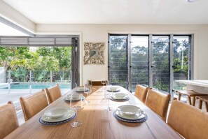 Dining - Beachhaven - walk to beach (Yaroomba)
