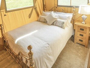 2 bedrooms, bed sheets