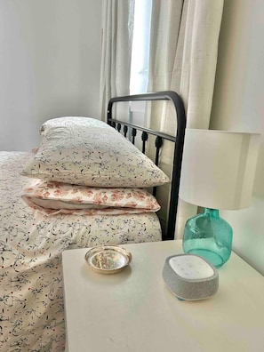 1 bedroom, WiFi, bed sheets - Quaint Charm at 2210: Your Idyllic Retreat! (Billings)