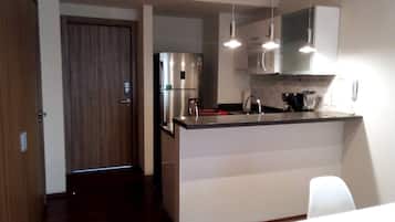 Departamento, 1 habitación, patio, vista a la ciudad | Cocina privada