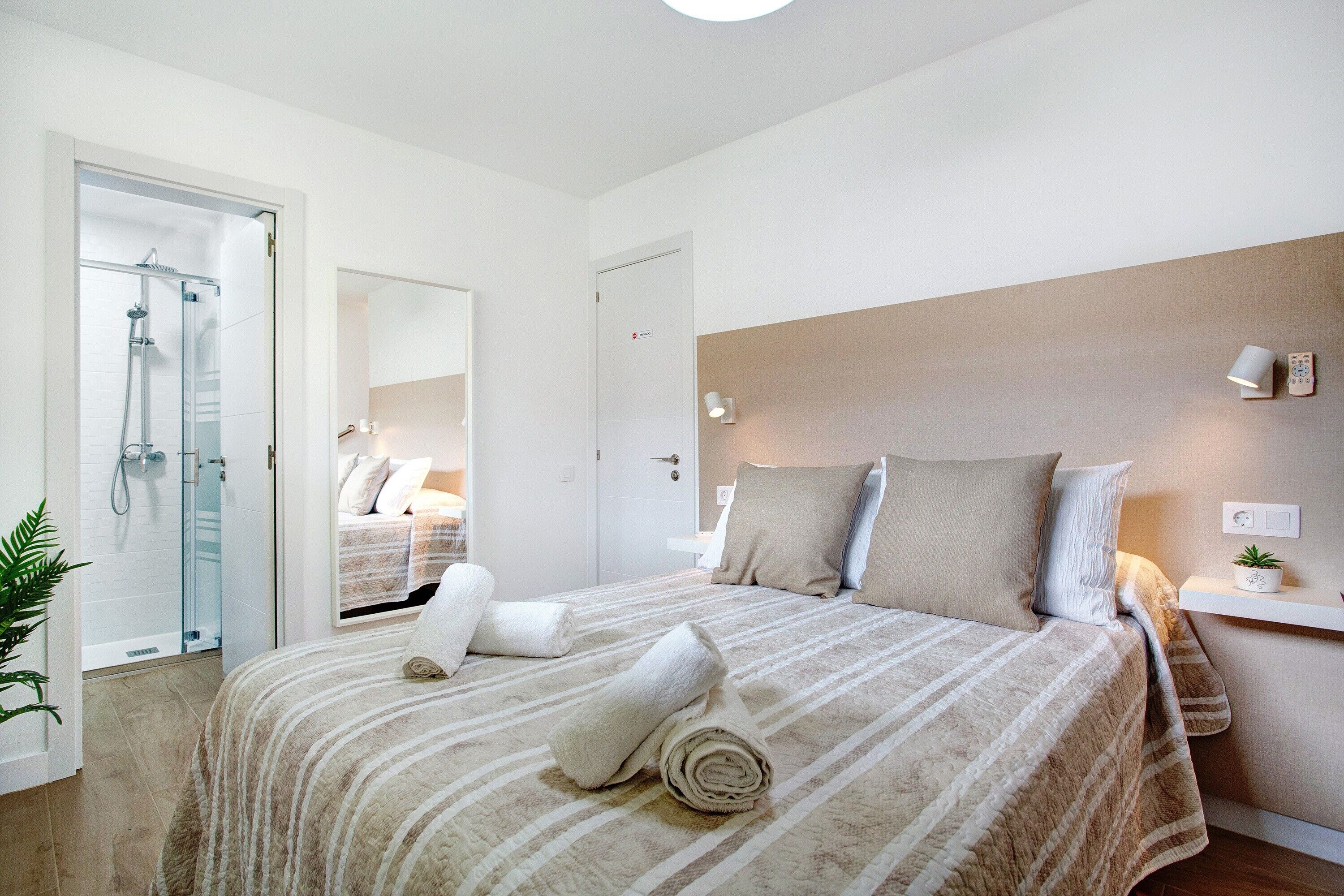 2 chambres, fer et planche à repasser, Wi-Fi gratuit, draps fournis