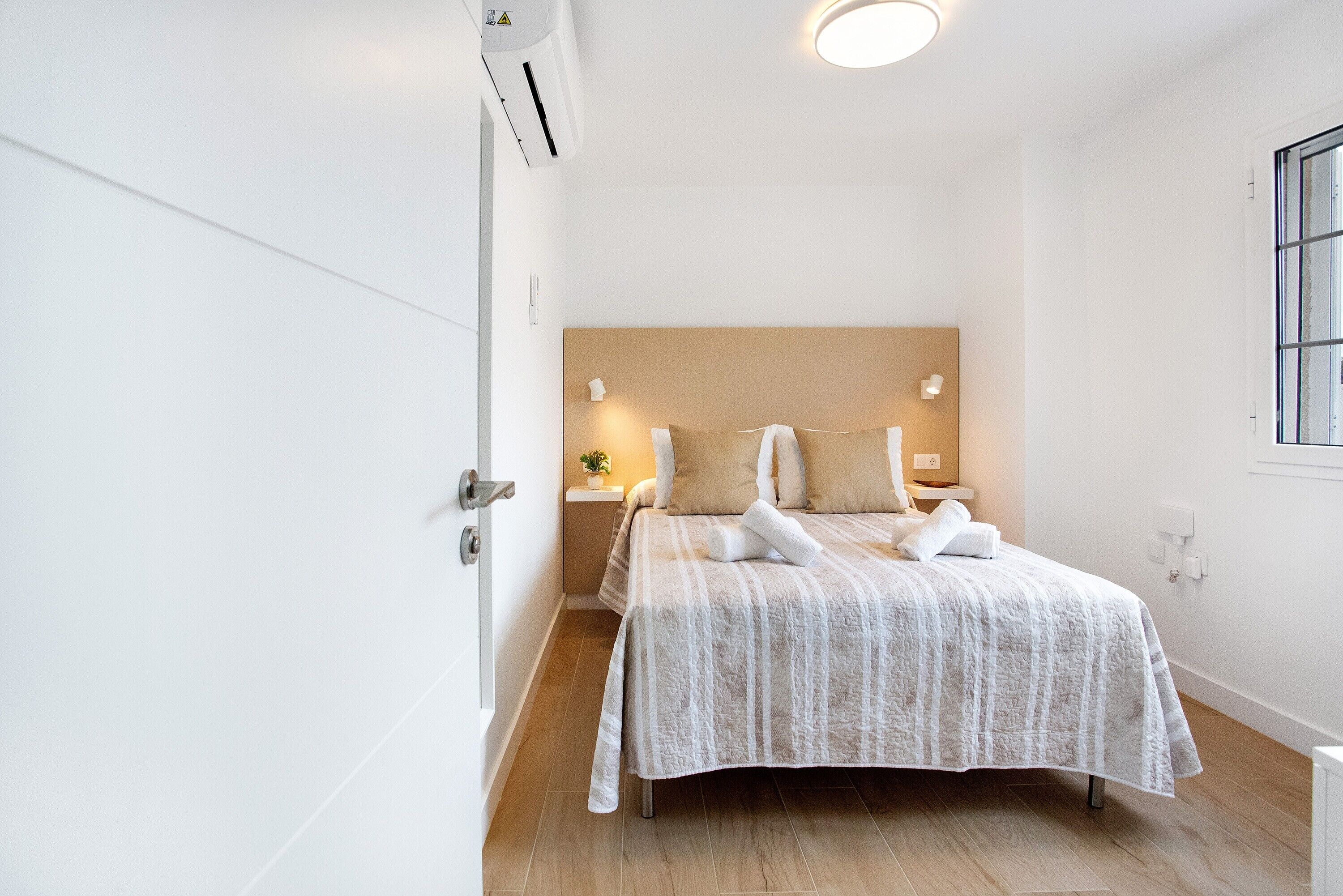 2 slaapkamers, een strijkplank/strijkijzer, gratis wifi, beddengoed