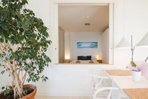 2 bedrooms, free WiFi, bed sheets - Apartment 'Sitges Suites B' with Sea View, Wi-Fi and Air Conditioning (Sitges)