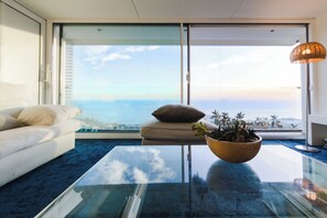 TV - Apartment 'Sitges Suites B' with Sea View, Wi-Fi and Air Conditioning (Sitges)