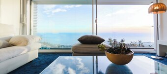 Appartamento 'Sitges Suites B' con vista mare, Wi-Fi e aria condizionata