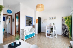 Interior - Apartment 'La Barca' with Shared Terrace, Wi-Fi and Air Conditioning (Chipiona)