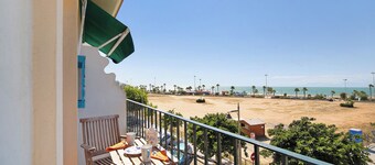 Apartment 'La Barca' with Shared Terrace, Wi-Fi and Air Conditioning