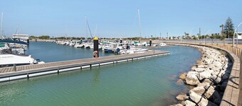 Apartment 'La Barca' with Shared Terrace, Wi-Fi and Air Conditioning