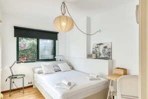 4 bedrooms, iron/ironing board, free WiFi, bed sheets