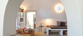 Villa 'Casale Cafazza Country House' with Private Pool, Wi-Fi and Air Conditioning