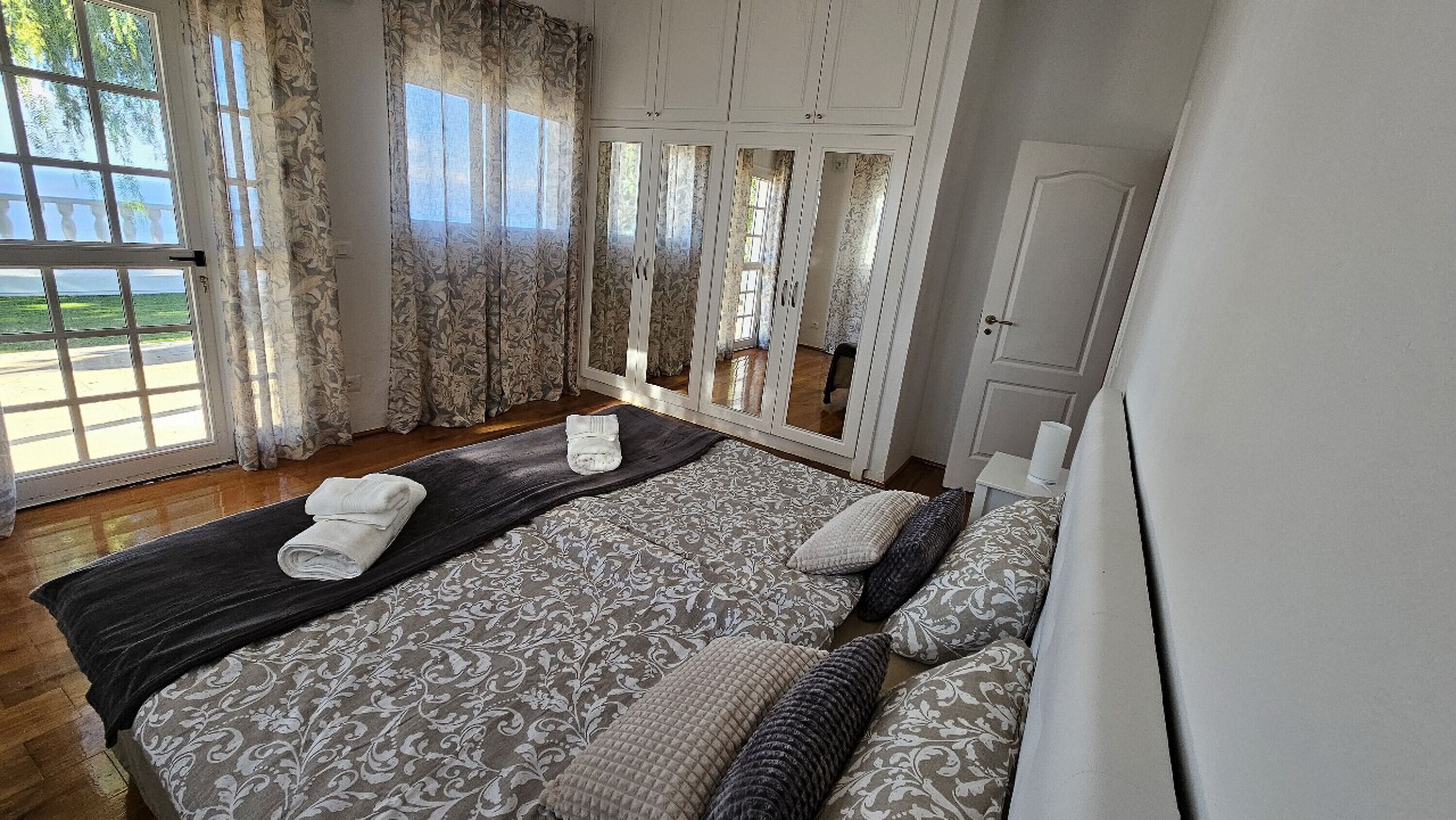 5 dormitorios, tabla de planchar con plancha, wifi gratis y ropa de cama