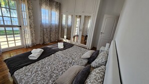 5 bedrooms, iron/ironing board, free WiFi, bed sheets - Vacation Villa 'Cool 4-bedroom  with Sea Views' with Sea View, Wi-Fi and Air Conditioning (Barrio Los Menores)