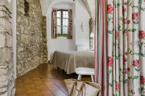 1 chambre, lit parapluie, Wi-Fi, draps fournis