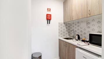 Fridge, microwave, stovetop, coffee/tea maker