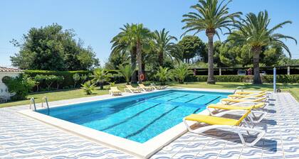 Holiday House Complex Colibri with Shared Pool