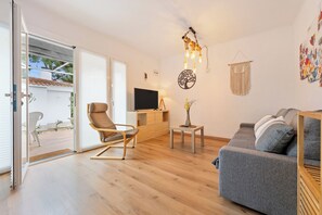 Fernseher, Tischtennisplatte